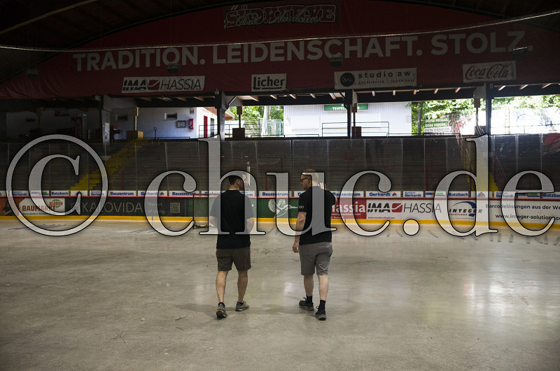 Dominic Auger (Co-Trainer EC Bad Nauheim) und Andreas Ortwein (Gesch&auml;ftsf&uuml;hrer EC Bad Nauheim), DEL 2 - Dominic Auger neuer Co-Trainer des EC Bad Nauheim, Bad Nauheim, Colonel-Knight-Stadion, 20.06.26