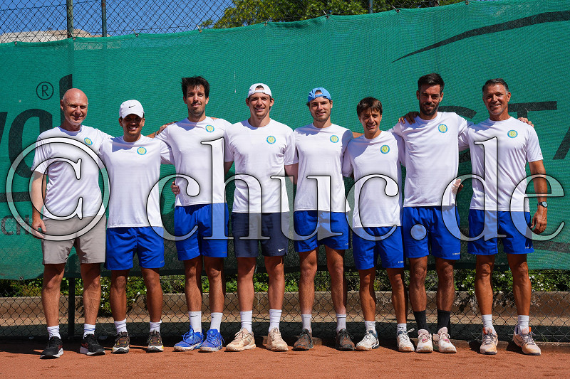 Teamfoto TC Bad Vilbel, Trainer, Aryan Saleh (TC Bad Vilbel), Sebastian Fanselow (TC Bad Vilbel), Niklas Schell (TC Bad Vilbel), Calvin M&uuml;ller (TC Bad Vilbel), Tommaso Compagnucci (TC Bad Vilbel), Arthur Weber (TC Bad Vilbel) und Marco Ockernahl (Sportdirektor), 2. Bundesliga S&uuml;d - Team Ladival TC Bad Vilbel gegen KTC Bad Wilhelmsh&ouml;he, Bad Vilbel, TC Bad Vilbel, 12.07.26