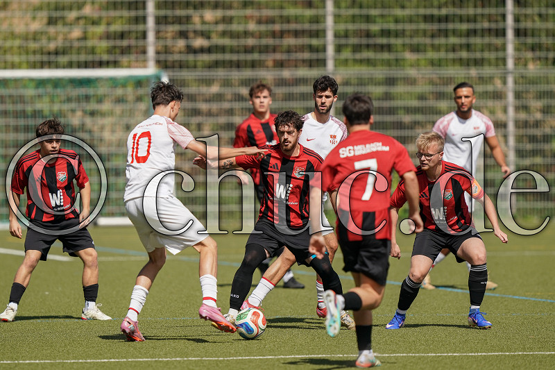 -10- Tom Monceyron (T&uuml;rk. SV Bad Nauheim II), -7- Liam Schulz (SG Melbach/Bingenheim), -6- Inacio Albert Teixeira (SG Melbach/Bingenheim), -10- Jan Eric Bu&szlig; (-C- SG Melbach/Bingenheim), Kreisoberliga Friedberg - T&uuml;rk. SV Bad Nauheim II gegen SG Melbach/Bingenheim, Bad Nauheim, Sportplatz R&ouml;dgen, 30.08.26