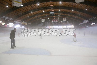 wenig Beteiligung gab es beim &ouml;ffentlichen Eislauf, Tag der offenen T&uuml;r im Colonel-Knight-Stadion in Bad Nauheim, Tag des Eissports - Foto &copy; A. Chuc