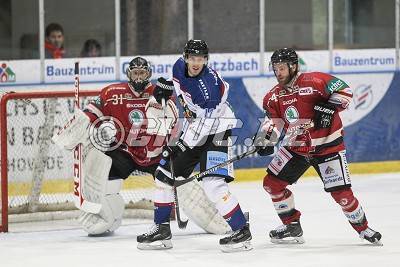 -17- Tobias Br&auml;uner (W&ouml;lfe EHC Freiburg) gegen -4- Alexander Baum (Rote Teufel Bad Nauheim) vor -31- Felix Bick (Torwart Rote Teufel Bad Nauheim), im Spiel der DEL 2 - Rote Teufel EC Bad Nauheim gegen Freiburg W&ouml;lfe - Foto &copy; A. Chuc