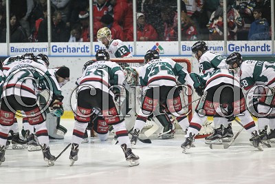 Rosenheim schw&ouml;rt sich ein, im Spiel der DEL 2 - Rote Teufel EC Bad Nauheim gegen Starbulls Rosenheim - Foto &copy; A. Chuc