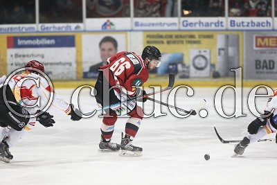 -66- Diego Hofland (Rote Teufel Bad Nauheim) im ersten Heimspiel nach seiner Genesung, im Spiel der DEL 2 - Rote Teufel EC Bad Nauheim gegen ESV Kaufleuten - Foto &copy; A. Chuc