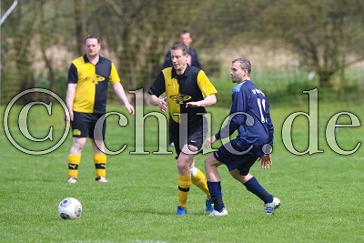 -3- Andre PHILIPPI (TVF Ober-H&ouml;rgern II) gegen -11- Tim HEINEMANN (Blau-Weiss Espa), in der Kreisliga C Friedberg Nord, TFV Ober-H&ouml;rgern II gegen SV Blau-Weiss Espa - Foto &copy; A. Chuc