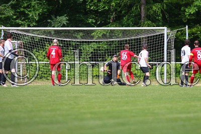 -1- Dennis S&Uuml;RER (Torwart FC Nieder-Florstadt) l&auml;sst den Ball nur abprallen, in der Kreisoberliga Friedberg, FC Nieder-Florstadt gegen SV Germ. Ockstadt - Foto &copy; A. Chuc