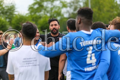 T&uuml;rk G&uuml;c&uuml; Friedberg feiert die Meisterschaft, in der Gruppenliga Frankfurt West - SC Dortelweil gegen T&uuml;rk G&uuml;c&uuml; Friedberg - Foto A. Chuc