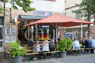 Public Viewing auf dem Marktplatz, die letzte Stunde vor dem Spiel, Viertelfinale Deutschland vs. Frankreich, Europameisterschaft 2016 in Frankreich, Foto &copy; A. Chuc