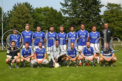 Mannschaftsfoto FSG Wisselsheim, oben v.l.n.r.: Sebastian Aletter, Patrick Sauer, Thorsten Wagner, Andre Lorei, Wolfgang Seidler, Nicolas Dorsch, Marco Hofmann, Sebastian Staisch (Co-Trainer),Stefan Kugler (Trainer)unten v.l.r.: Tim Georg Blasig, Andrea Soggia, Tobias Heilig, Marcel Hebich, erdal Topdemir, Manuel Goethe, Robin Geipel, Teamfoto FSG Wisselsheim - Foto A. Chuc