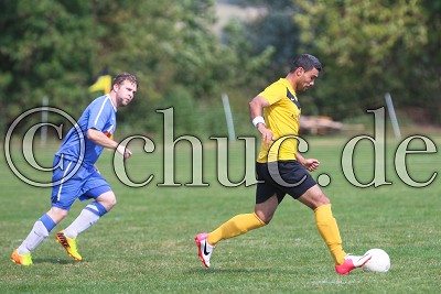 -3- Sarbest YOUSSEF (TFV Ober-H&ouml;rgern) am Ball vor -10- Jan HOFMANN (SV Steinfurth II), in der Kreisliga A Friedberg, TFV Ober-H&ouml;rgern gegen SV Steinfurth II - Foto &copy; A. Chuc