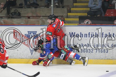 -29- Joel Johansson (-A- Rote Teufel Bad Nauheim) gegen -29- Alexander Preibisch (D&uuml;sseldorfer EG), im Vorbereitungsspiel zur DEL 2 - Rote Teufel EC Bad Nauheim gegen D&uuml;sseldorfer EG - Foto &copy; A. Chuc