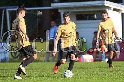-5- Ferdi KARA (FC Inter-Reichelsheim) am Ball, links -14- Rahman URUC (FC Inter-Reichelsheim), in der Kreisliga A Friedberg - SV Germania Ockstadt gegen FC Inter Reichelsheim