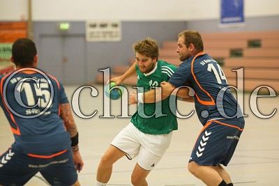 -10- Philipp Sch&auml;fer (HSG Kleenheim II) gegen -14- Daniel Ginter (MSG Florstadt/Gettenau), in der Bezirksoberliga, MSG Florstadt/Gettenau gegen HSG Kleenheim II - Foto A. Chuc
