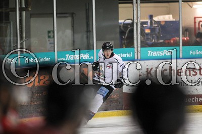 -22- Tobias Kunz (W&ouml;lfe EHC Freiburg) bejubelt seinen Treffer zum 0:1, in der DEL II - Rote Teufel EC Bad Nauheim gegen EHC Freiburg W&ouml;lfe