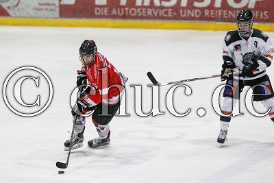 -17- Travis Pruden (Rote Teufel Bad Nauheim) vor -9- Frederik Stehl (Frankfurt L&ouml;wen), im DNL 2 Playoff Viertelfinale Spiel 2 - Rote Teufel Bad Nauheim gegen Frankfurt L&ouml;wen