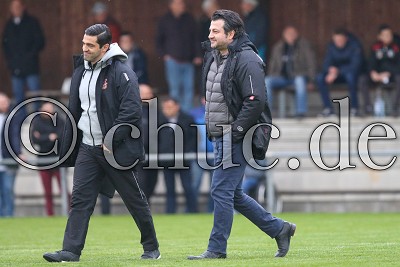 rechts Mustafa Fil (Trainer T&uuml;rk G&uuml;c&uuml; Friedberg), in der Verbandsliga Hessen S&uuml;d - FV Bad Vilbel gegen T&uuml;rk G&uuml;c&uuml; Friedberg