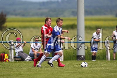 -14- Dominik HERDEN (SV Assenheim II) in rot gegen -10- Yannick PETRI (SG Dorn-Assenheim II) in blau, in der Kreisliga C - SG Dorn-Assenheim/Weckesheim II gegen SV Assenheim II