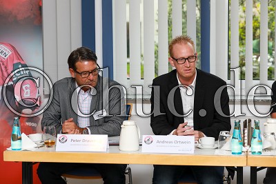 Peter Drausnigg (Gesch&auml;ftsf&uuml;hrer Stadtwerke Bad Nauheim), Andreas Ortwein (Gesch&auml;ftsf&uuml;hrer Rote Teufel EC Bad Nauheim), in der Pressekonferenz der Roten Teufel EC Bad Nauheim zur Saison 2017/18