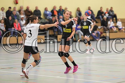 -5- Julia Glaub (FSG Gettenau/Florstadt) gegen -3- Lena Wawrzinek (TSV Griedel), Landesliga Mitte - FSG Gettenau/Florstadt gegen TSV Griedel, Nieder-Florstadt, Sporthalle Nieder-Florstadt, 21.10.17