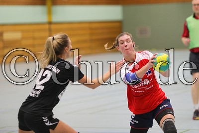 -7- Juliane Wagner (HSG Nieder-M&ouml;rlen) gegen -42- Olivia Reeh (TSG Leihgestern), Bezirksoberliga Damen - HSG M&ouml;rlen gegen TSG Leihgestern, Friedberg, Frauenwaldhalle Nieder-M&ouml;rlen, 11.11.17