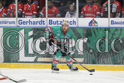 -16- Cody Sylvester (Rote Teufel EC Bad Nauheim), DEL 2 - Rote Teufel EC Bad Nauheim gegen EHC W&ouml;lfe Freiburg, Bad Nauheim, Colonel-Knight-Stadion, 08.12.17