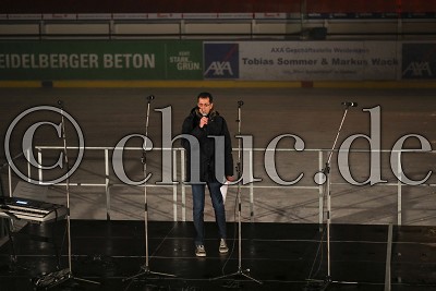 Michael Richly (Initiator des Weihnachtssingen), Impressionen vom Weihnachtssingen im Colonel-Knight-Stadion 2017, Bad Nauheim, Colonel-Knight-Stadion, 21.12.17