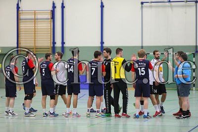 Beide Teams begr&uuml;&szlig;en sich, Silvestercup Friedberg - HSG M&ouml;rlen gegen TSG M&uuml;nster, Friedberg, Sporthalle am Seebach, 13.01.18