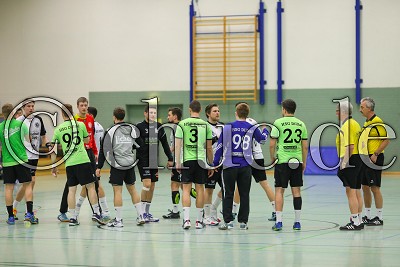 Beide Teams begr&uuml;&szlig;en sich, Bezirksoberliga - TG Friedberg gegen HSG Dilltal, Friedberg, Sporthalle Am Seebach, 27.01.18