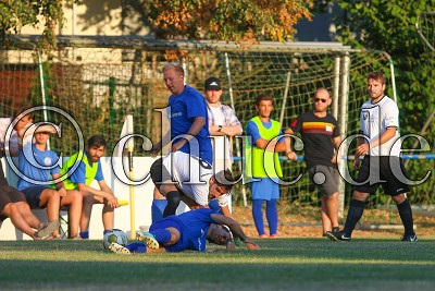 -8- Yannick SCHAEFER (SV Bruchenbr&uuml;cken) gegen -12- Oemer KARACA (FSV Dorheim), Stadtpokal Friedberg 2018 - SV Bruchenbr&uuml;cken gegen FSV Dorheim, Stadtpokal Friedberg - OT Dorheim, Sportplatz Dorheim, 24.07.18