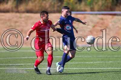 -66- Vuk TOSKOVIC (T&uuml;rk G&uuml;c&uuml; Friedberg) gegen -20- Daniel SACHS (Spvgg. Neu-Isenburg), Hessenliga - T&uuml;rk G&uuml;c&uuml; Friedberg gegen Spvgg. Neu-Isenburg, Ober-Rosbach, Sportplatz Ober-Rosbach, 05.08.18