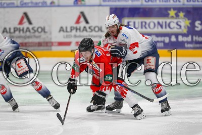 -16- Cody Sylvester (-A- EC Bad Nauheim) gegen -44- Marcus G&ouml;tz (Heilbronner Falken), im Vorbereitungsspiel zur DEL 2 - EC Bad Nauheim gegen Heilbronner Falken, Bad Nauheim, Colonel-Knight-Stadion, 31.08.18