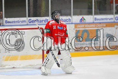 -32- Hendrik Hane (Torwart EC Bad Nauheim), im Vorbereitungsspiel zur DEL 2 - EC Bad Nauheim gegen F&uuml;chse Duisburg, Bad Nauheim, Colonel-Knight-Stadion, 04.09.18