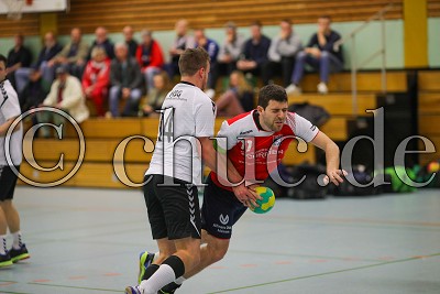 -11- Simon D&ouml;nges (HSG M&ouml;rlen) gegen -14- Luca Funk (HSG Gro&szlig;en-Buseck), Bezirksoberliga - HSG M&ouml;rlen gegen HSG Gro&szlig;en-Buseck, Bad Nauheim - OT Nieder-M&ouml;rlen, Frauenwaldhalle, 23.02.19