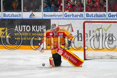 -32- Stefan Vajs (Torwart ESV Kaufbeuren), in der DEL 2 - EC Bad Nauheim gegen ESV Kaufbeuren, Bad Nauheim, Colonel-Knight-Stadion, 01.03.19