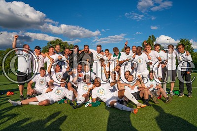 Mannschaftsfoto, Gronau feiert den Aufstieg, Relegation zur Gruppenliga Frankfut West - SV Gronau gegen SG Westend Frankfurt, Bad Vilbel - OT Gronau, Sportplatz Gronau, 08.06.19