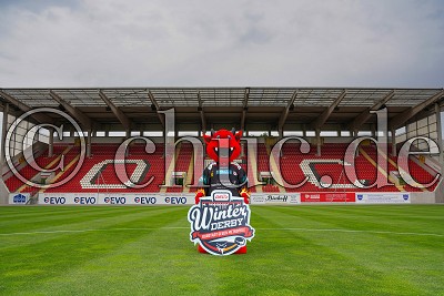 Maskottchen Hellvis vor der OFC Fankurve mit Schild "Winter Derby" Kurstadt gegen Metropole, Winter Derby - Kurstadt gegen Metropole, Offenbach am Main, Sparda-Bank Hessen Stadion, 14.06.19