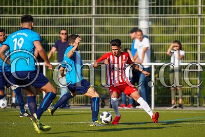 -14- Tolga Yilmaz (T&uuml;rk. SV Bad Nauheim) gegen --13- Nikolai FESHCHUK (Spvgg. 08 Bad Nauheim), Stadtpokal Bad Nauheim 2019 - T&uuml;rk. SV Bad Nauheim gegen Spvgg. 08 Bad Nauheim, Bad Nauheim - OT R&ouml;dgen, Sportplatz R&ouml;dgen, 17.07.19
