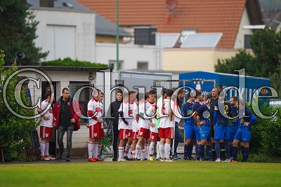 beide Teams laufen ein, Kreisliga A Friedberg - SV Germania Ockstadt gegen Traiser FC, Friedberg - OT Ockstadt, Sportplatz Ockstadt, 08.09.19