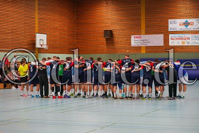 beide Teams begr&uuml;&szlig;en sich, Bezirksoberliga - HSG M&ouml;rlen gegen HSG Hungen/Lich, Bad Nauheim - OT Nieder-M&ouml;rlen, Frauenwaldhalle, 28.09.19