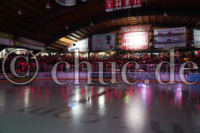 Rote Herzen zum Tag der Vielfalt im Colonel-Knight-Stadion Bad Nauheim, in der DEL 2 - EC Bad Nauheim gegen EV Landshut, Bad Nauheim, Colonel-Knight-Stadion, 17.11.19