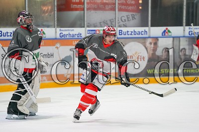 -40- Jared Gomes (EC Bad Nauheim) beim Warmup, in der DEL 2 - EC Bad Nauheim gegen Ravensburg Towerstars, Bad Nauheim, Colonel-Knight-Stadion, 06.12.19