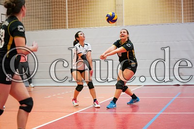 -10- Alina Schack (SG Rodheim) und -19- Vy-Anh Nguyen (SG Rodheim), Frauen Landesliga Nord - SG Rodheim gegen Gie&szlig;ener SV, Rosbach v.d.H. - OT Rodheim, Sporthalle Rodheim, 09.02.20