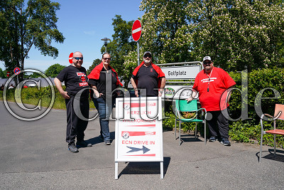 Fanclub Rote Teufel, v.l. Steffen Leitner, Andrea-Nikolaus-Schnarr, Peter Weber, Franzisco Lucio Tippmann, Bad Nauheim, Colonel-Knight-Stadion, 01.03.20