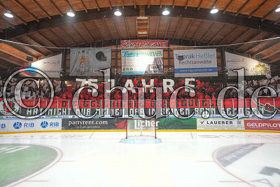 Choreo der S&uuml;dkurve, DEL 2 - EC Bad Nauheim gegen EV Landshut, Bad Nauheim, Colonel-Knight-Stadion, 01.10.21