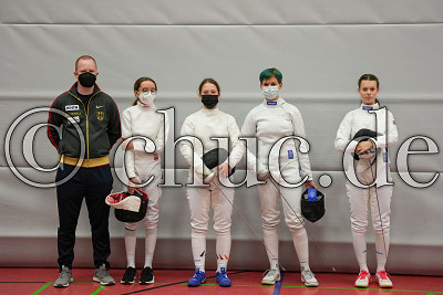 Philipp Kondring (Trainer VfL Bad Nauheim), Charlotte Korb (VfL Bad Nauheim), Marie Kessler (VfL Bad Nauheim), Julia Bartnik (VfL Bad Nauheim) und Isabel Weinert (VfL Bad Nauheim), Damendegen Deutschlandpokal - VfL Bad Nauheim - SSG Bensheim, Bad Nauheim, Sporthalle am Solebecken, 15.11.21