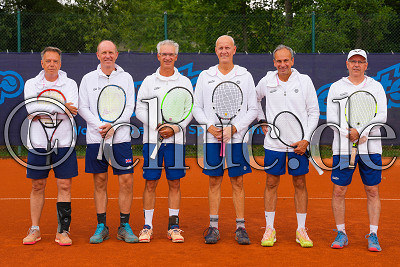 Teamfoto Ober-M&ouml;rler TC, Herren 55, v.l.n.r.:Dirk Ludwigs, Andrew Hutchinson, Richard Wittner, Bernd Goering, George Pascal, J&uuml;rgen Elsner;Tennis Herren 55 Regionalliga S&uuml;d-West - Ober-M&ouml;rler TC gegen TEVC Kronberg, Ober-M&ouml;rlen, Ober-M&ouml;rler Tennisclub, 09.07.22