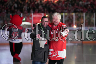 Dirk Sch&auml;fer (neuer Stadionsprecher) und Richard Eberhardt (Stadionsprecher), DEL 2 - EC Bad Nauheim gegen Eisb&auml;ren Regensburg, Bad Nauheim, Colonel-Knight-Stadion, 03.01.23