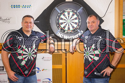 Marcus Feick (1. Vorsitzender DC Wetterau) und Gerhard B&ouml;ker (2. Vorsitzender DC Wetterau), Darts Steel 2. Bundesliga S&uuml;d 2023 - DC Wetterau, Reichelsheim - OT Beienheim, Zum Raabennest, 07.01.23