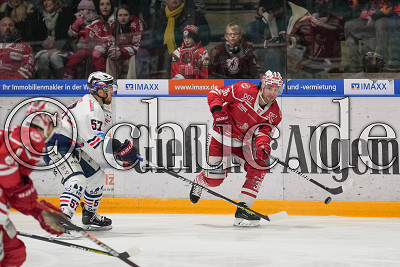 -36- Jerry Pollastrone (EC Bad Nauheim) vor -57- Charlie Sarault (Ravensburg Towerstars), DEL 2 - EC Bad Nauheim gegen Ravensburg Towerstars, Bad Nauheim, Colonel-Knight-Stadion, 27.01.23