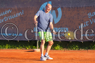 Roland Schempp (OMTC), Tennis Herren 50 Hessenliga - Ober-M&ouml;rler TC (OMTC), Ober-M&ouml;rlen, Ober-M&ouml;rler Tennisclub, 25.05.23
