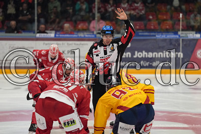 Daniel Todam (Team Stripes) ruft zum Spielbeginn, DEL 2 - EC Bad Nauheim gegen EHC Freiburg W&ouml;lfe, Bad Nauheim, Colonel-Knight-Stadion, 24.09.23
